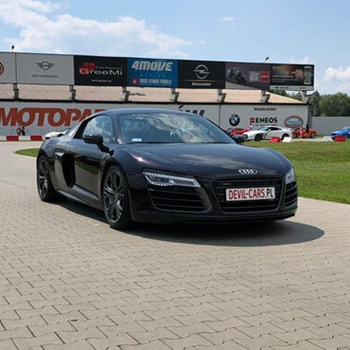 Fahren am Steuer eines Audi R8 V10 auf der Rennstrecke von Poznań Główny (2 Runden)